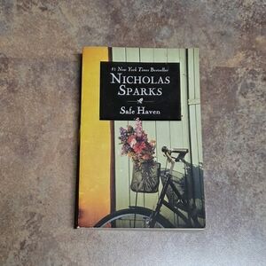 Safe Haven By Nicolas Sparks Paperback